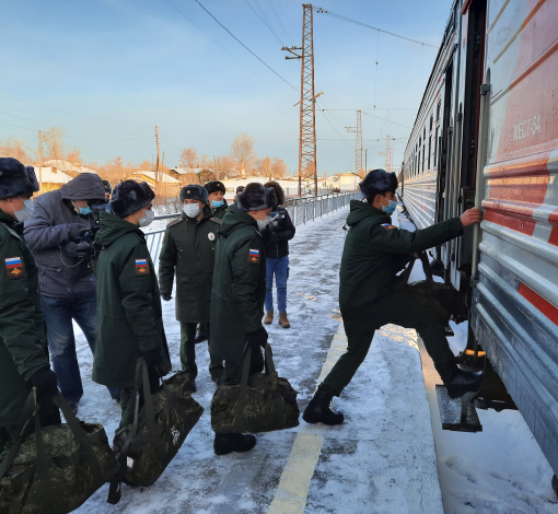 Справа, по одному на посадку, шагом, марш!